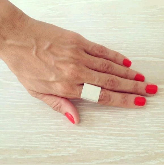 Statement Ring - Picture 2 of 3